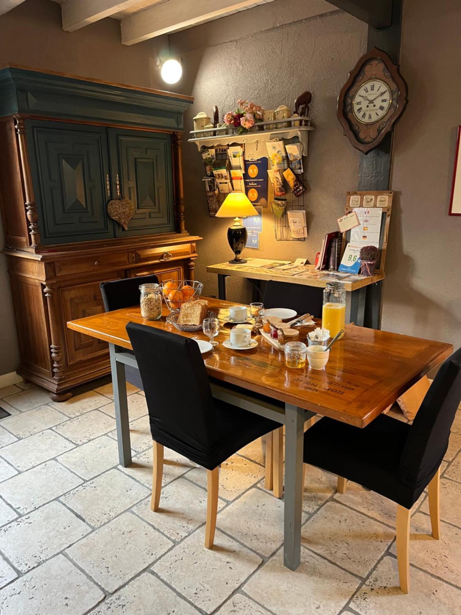 Chambres Et Gite Peyroutas " Camille" Vignonet St Emilion Экстерьер фото