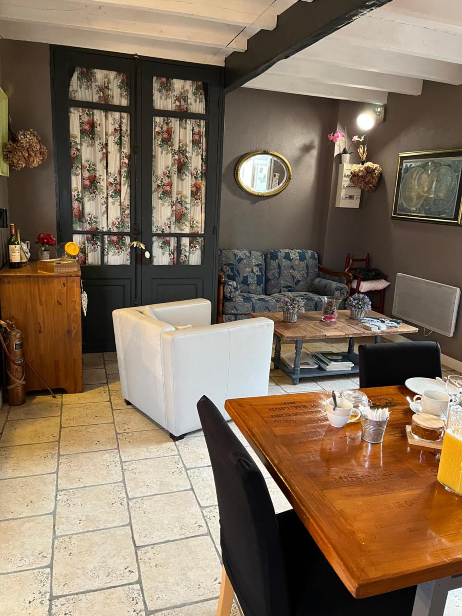 Chambres Et Gite Peyroutas " Camille" Vignonet St Emilion Экстерьер фото